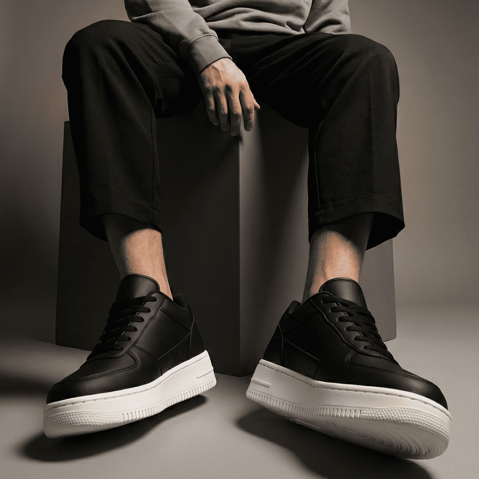 ALTEVO - NEGRO CON BLANCO