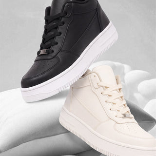 Tenis ALTEVØ negro y blanco marfil sobre nubes, comodidad